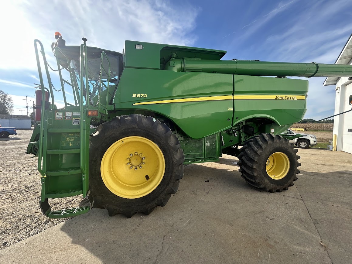 2012 John Deere S670 Combine