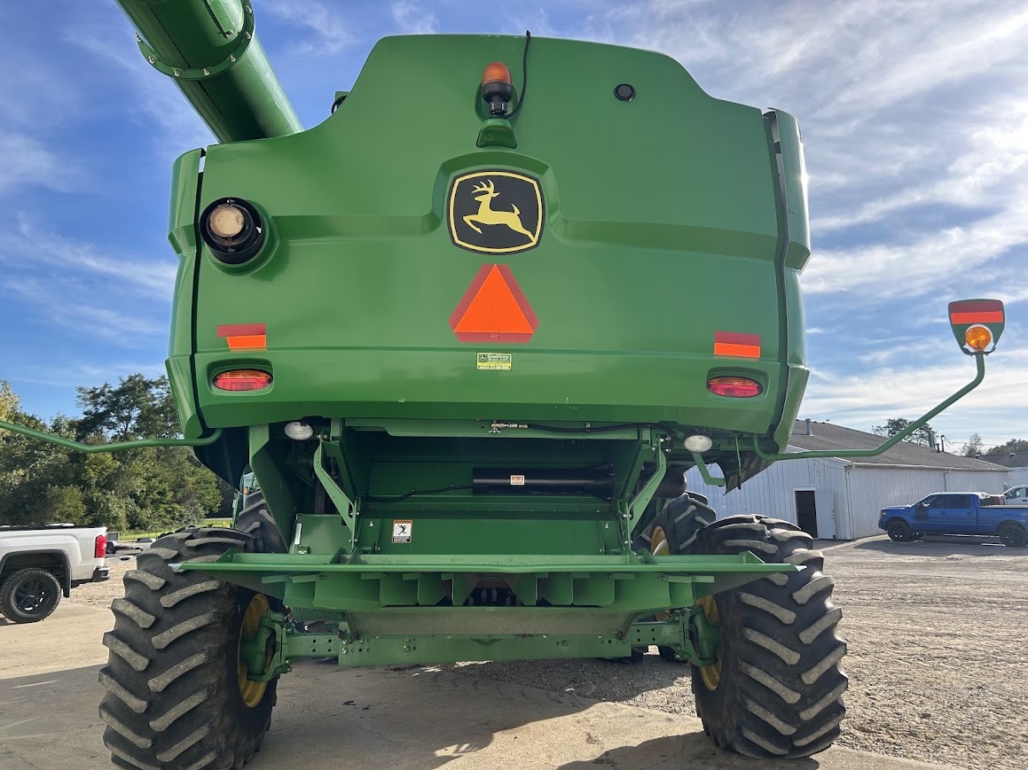 2012 John Deere S670 Combine
