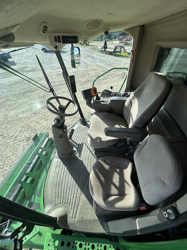2012 John Deere S670 Combine