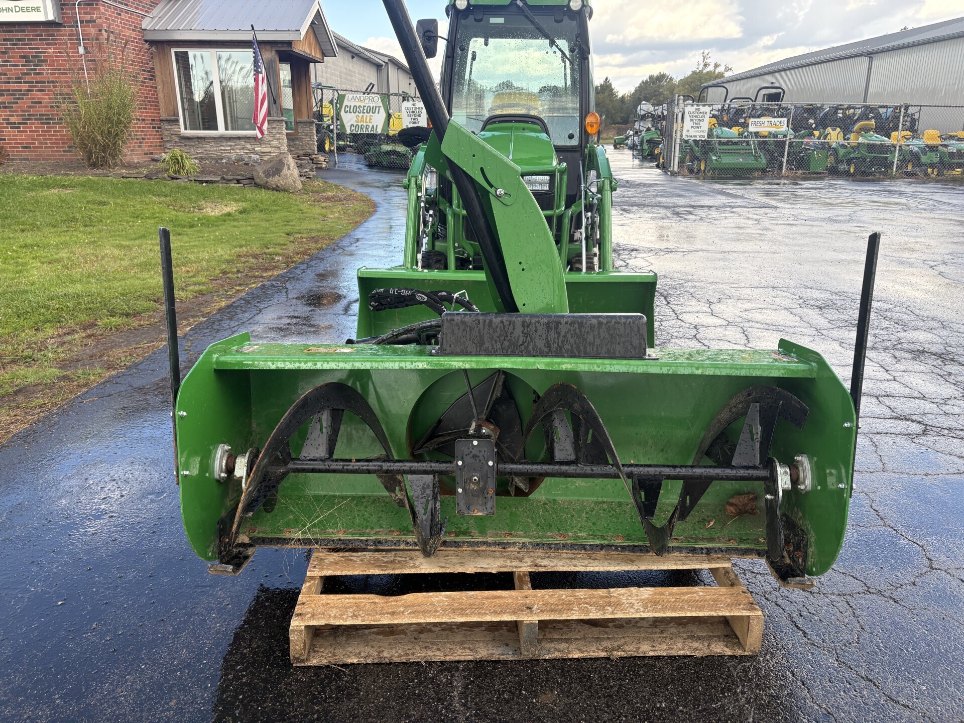2023 John Deere 1025R Tractor