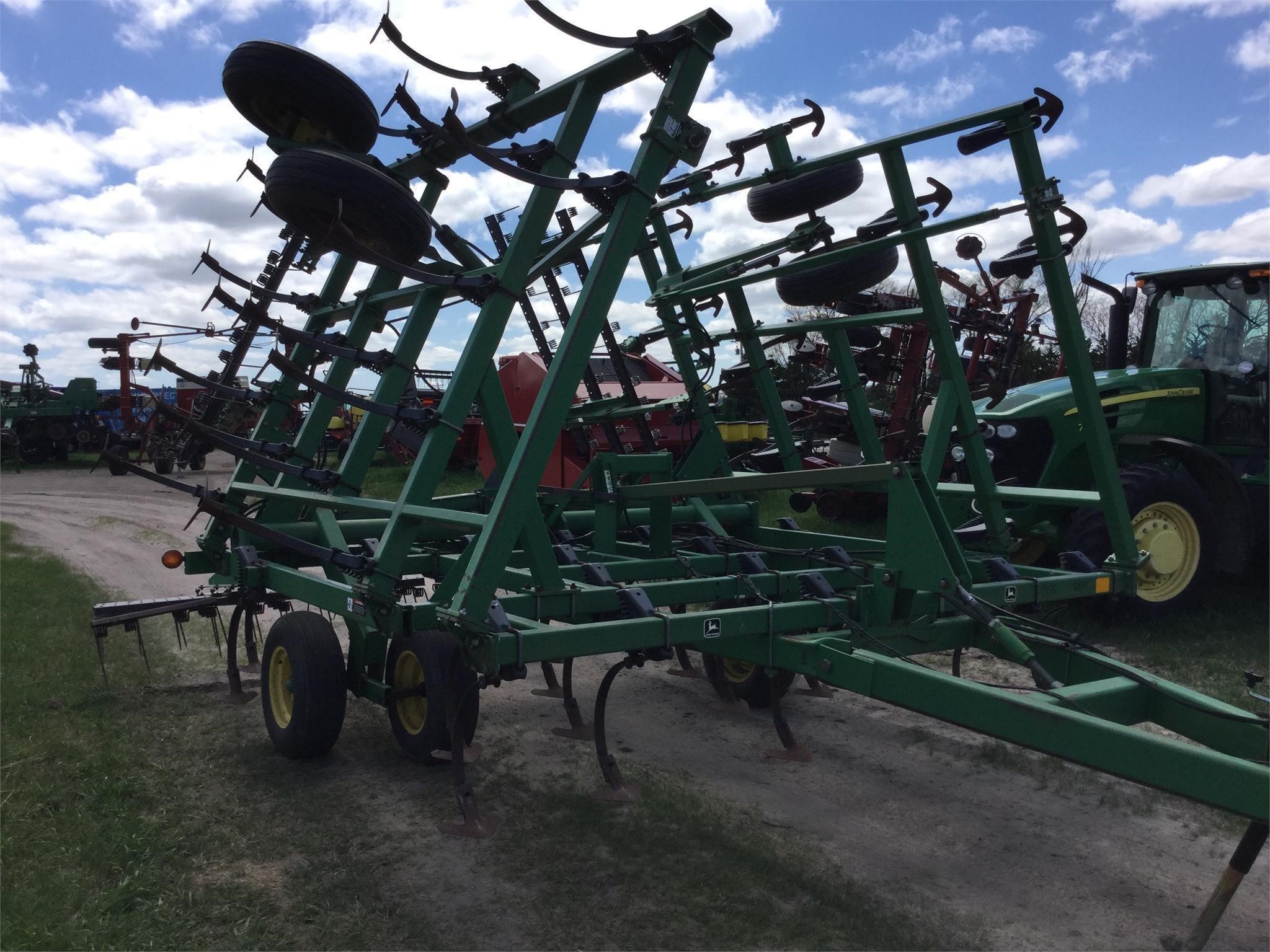 John Deere 980 Field Cultivator 10,950 Machinery Pete