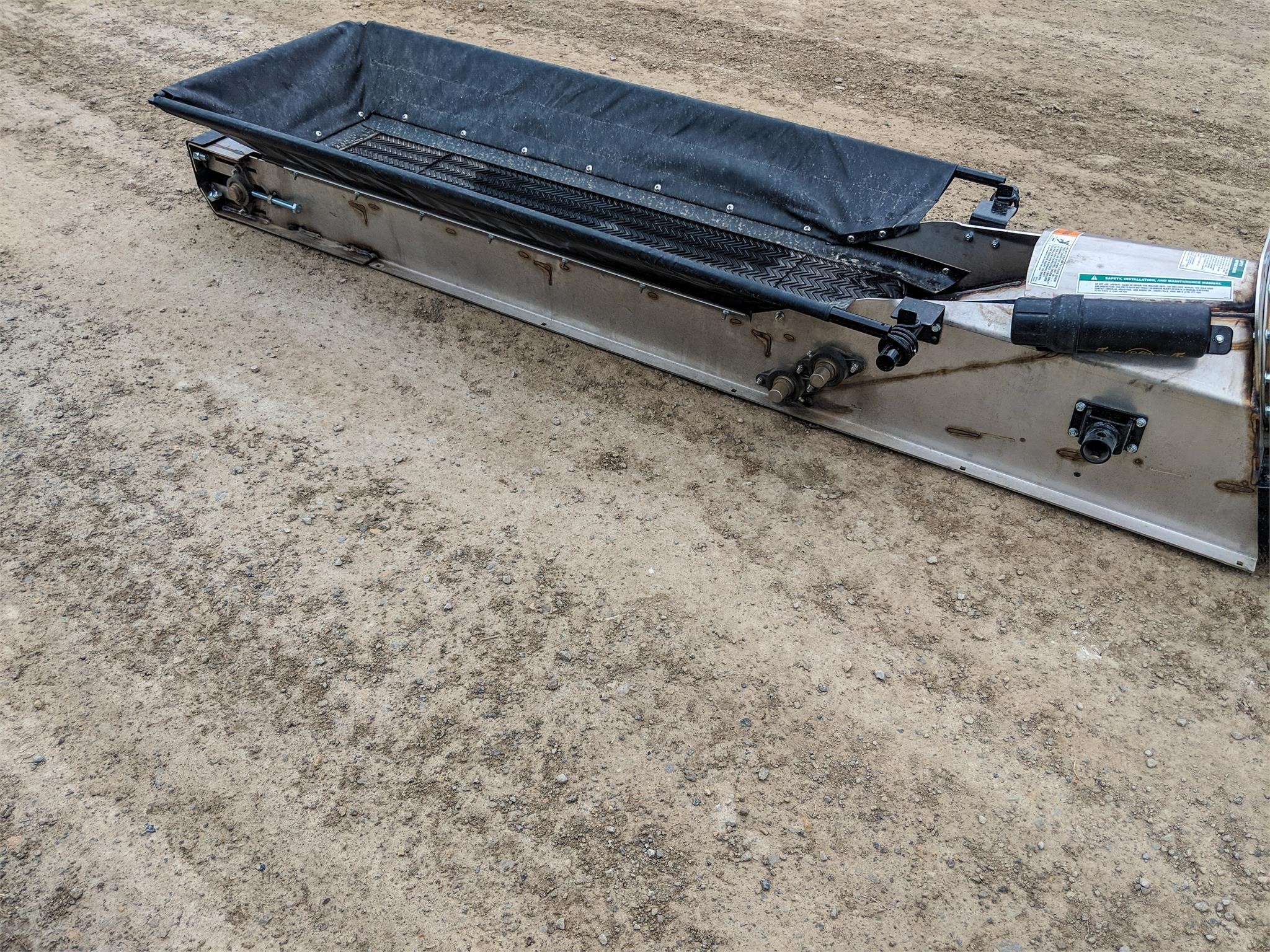 2024 Universal 1537 FIELD LOADER TD Augers and Conveyor 25,271