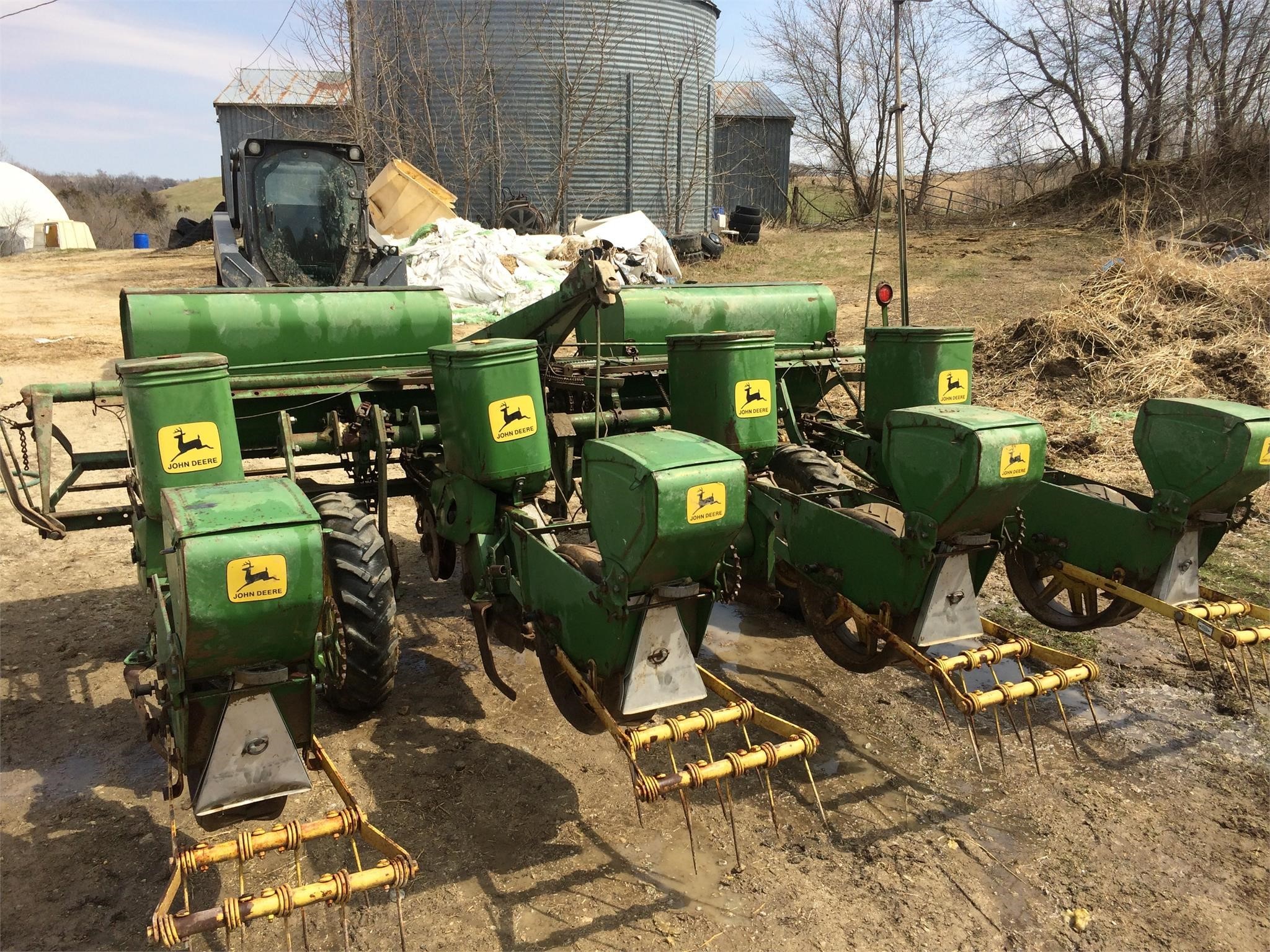 John Deere 1240 Planter Rockford, Illinois Machinery Pete