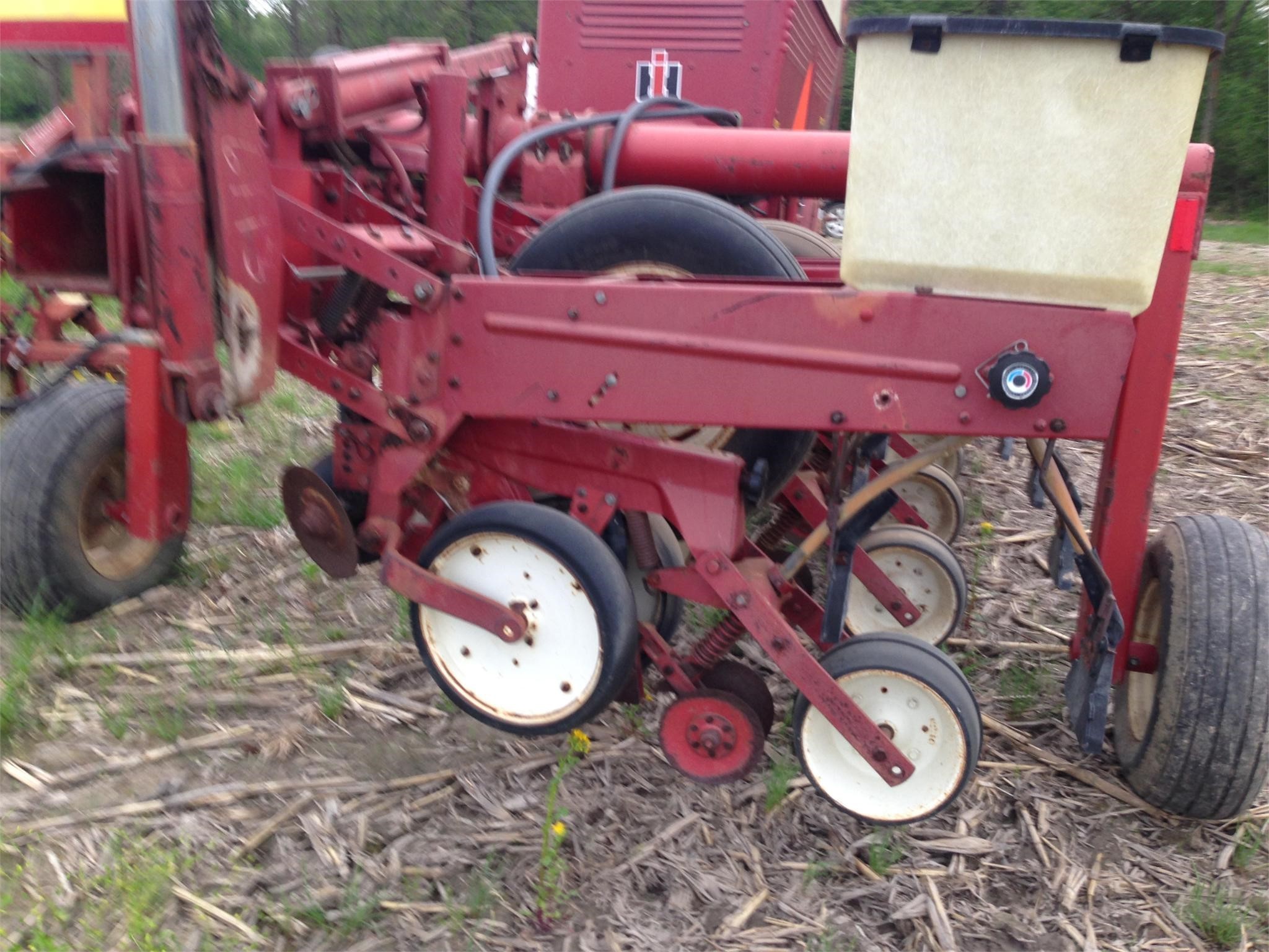 International Harvester 800 Cyclo Air Planter 2,200 Machinery Pete