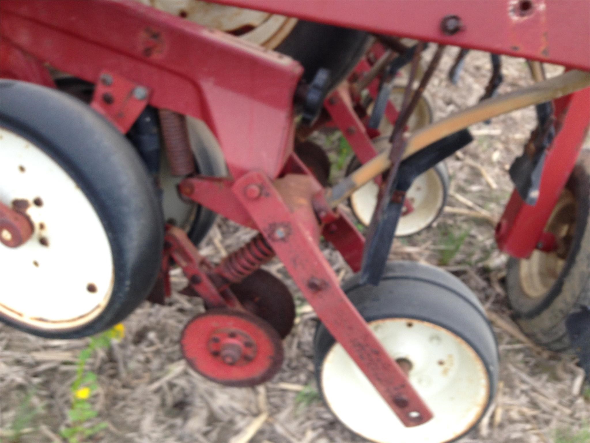 International Harvester 800 Cyclo Air Planter 2,200 Machinery Pete