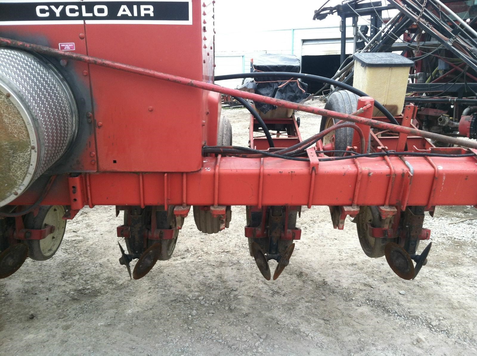 International Harvester 800 Cyclo Air Planter 3,200 Machinery Pete