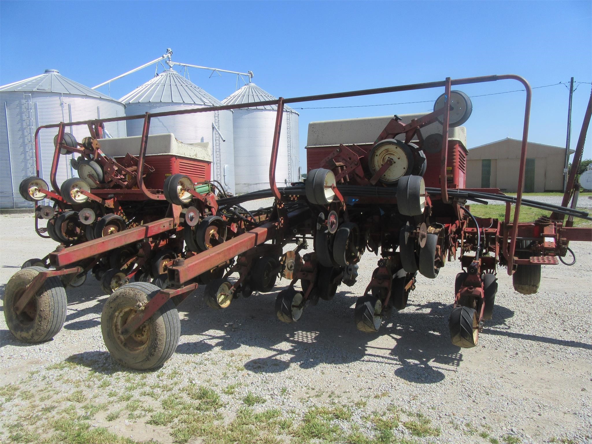 International Harvester 800 Cyclo Air Planter 4,500 Machinery Pete