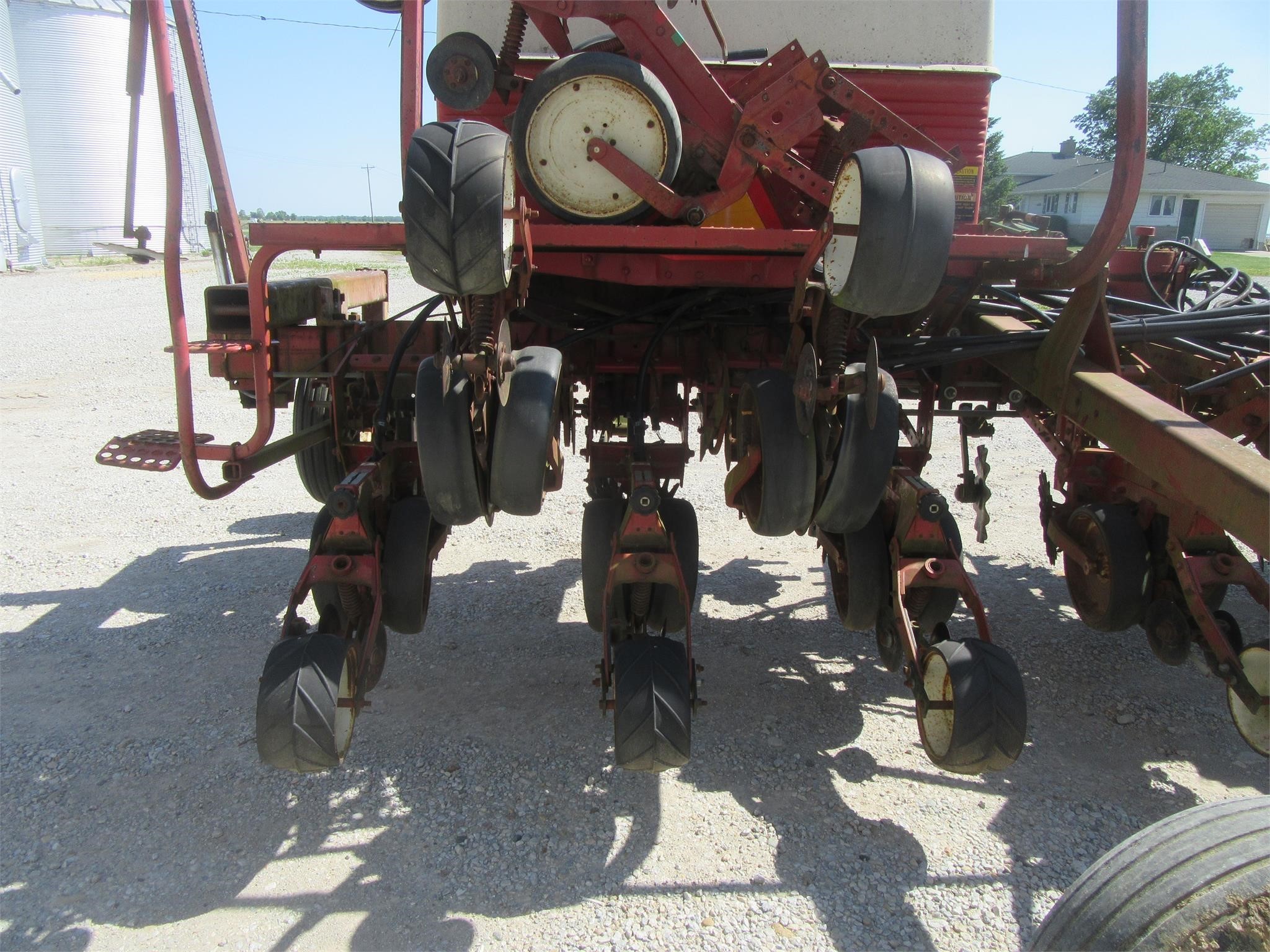 International Harvester 800 Cyclo Air Planter 4,500 Machinery Pete