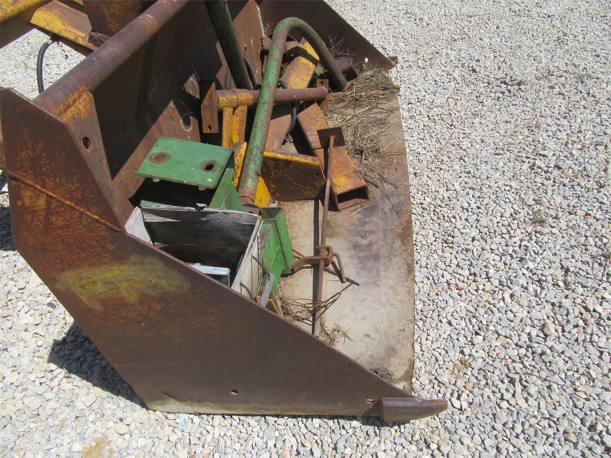 Miller M12 Front End Loader 2,250 Machinery Pete