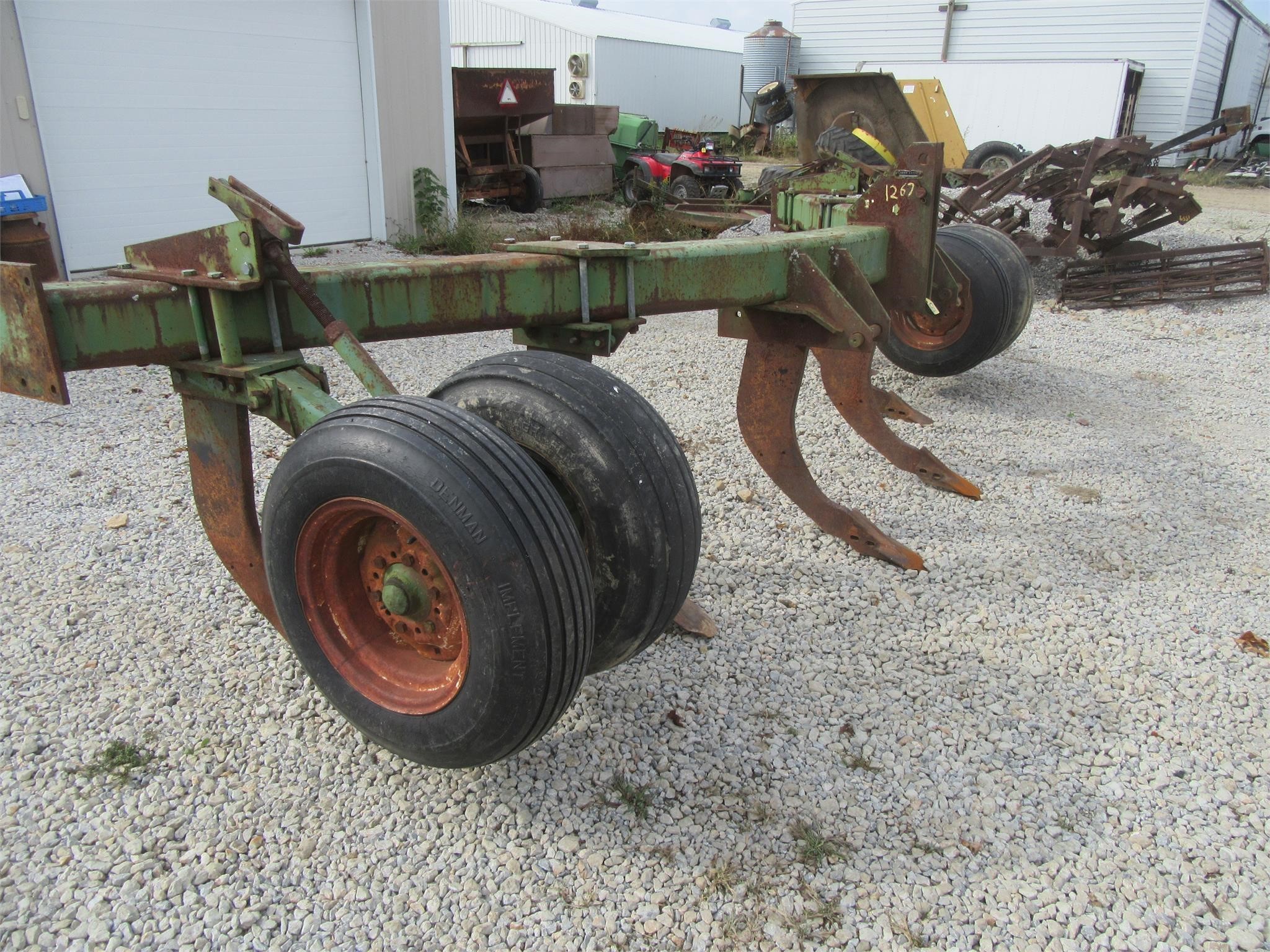 John Deere 900 V Ripper - $3,750 | Machinery Pete