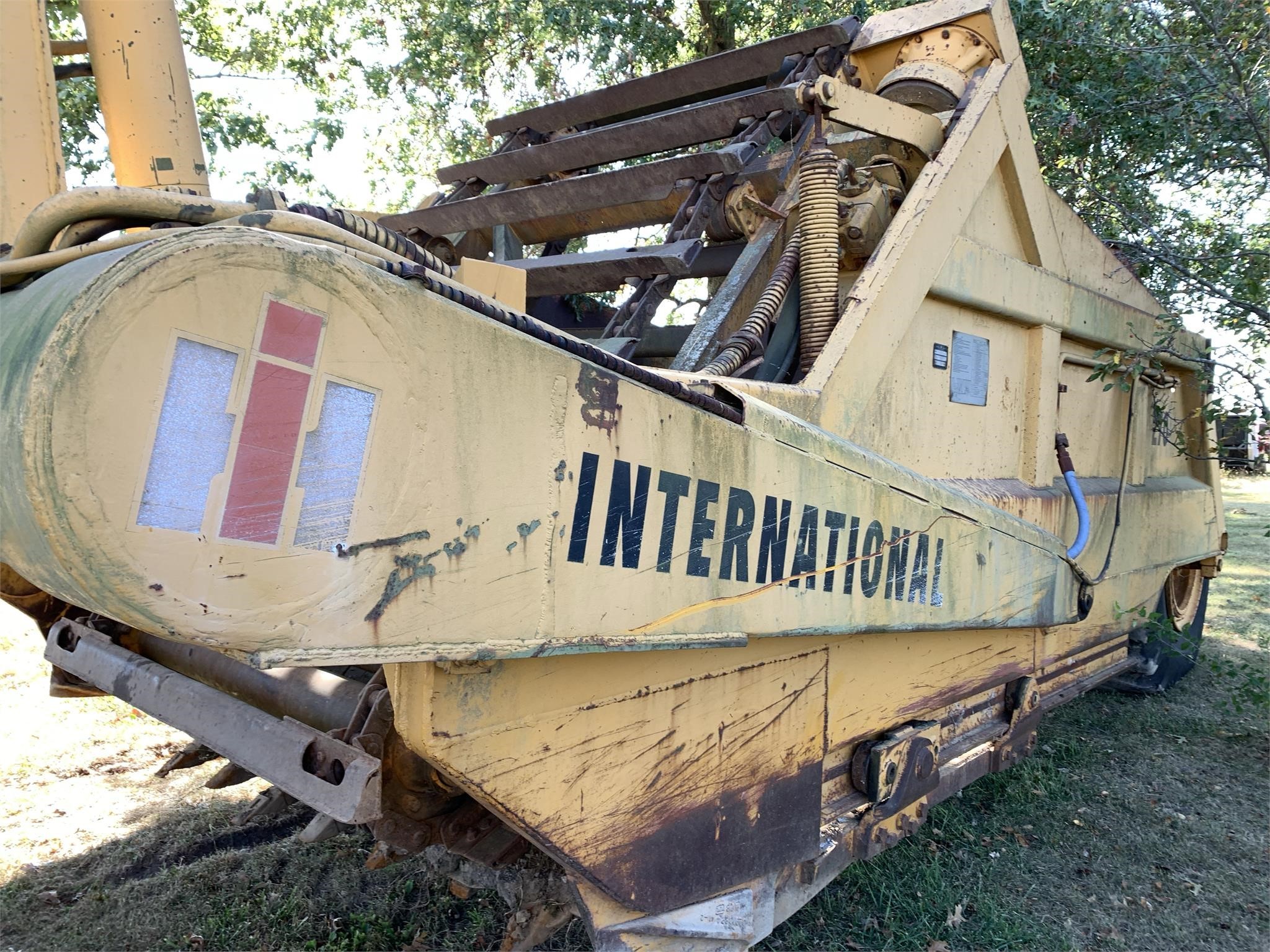  International E270 Scraper