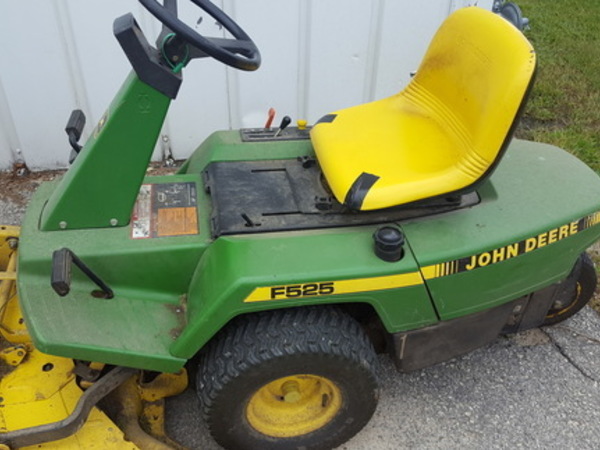 1998 John Deere F525 Lawn And Garden