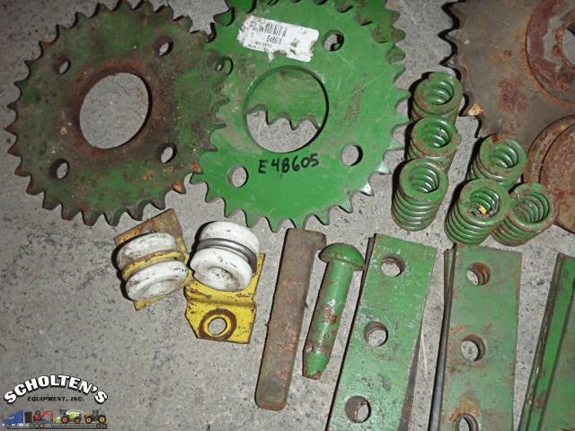  John Deere 5830 Self-Propelled Forage Harvester