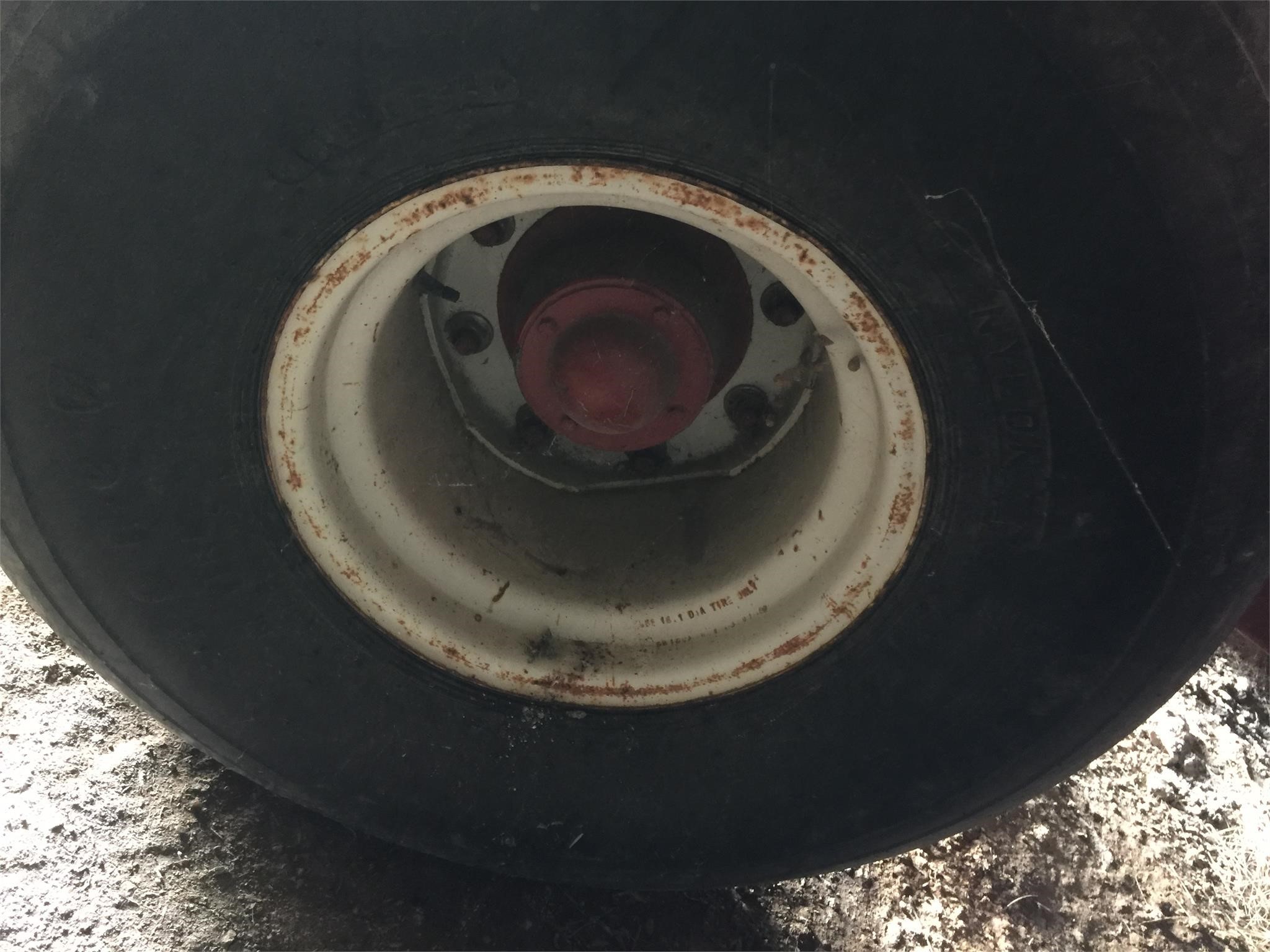  Firestone 21.5L16.1 Wheels / Tires / Track
