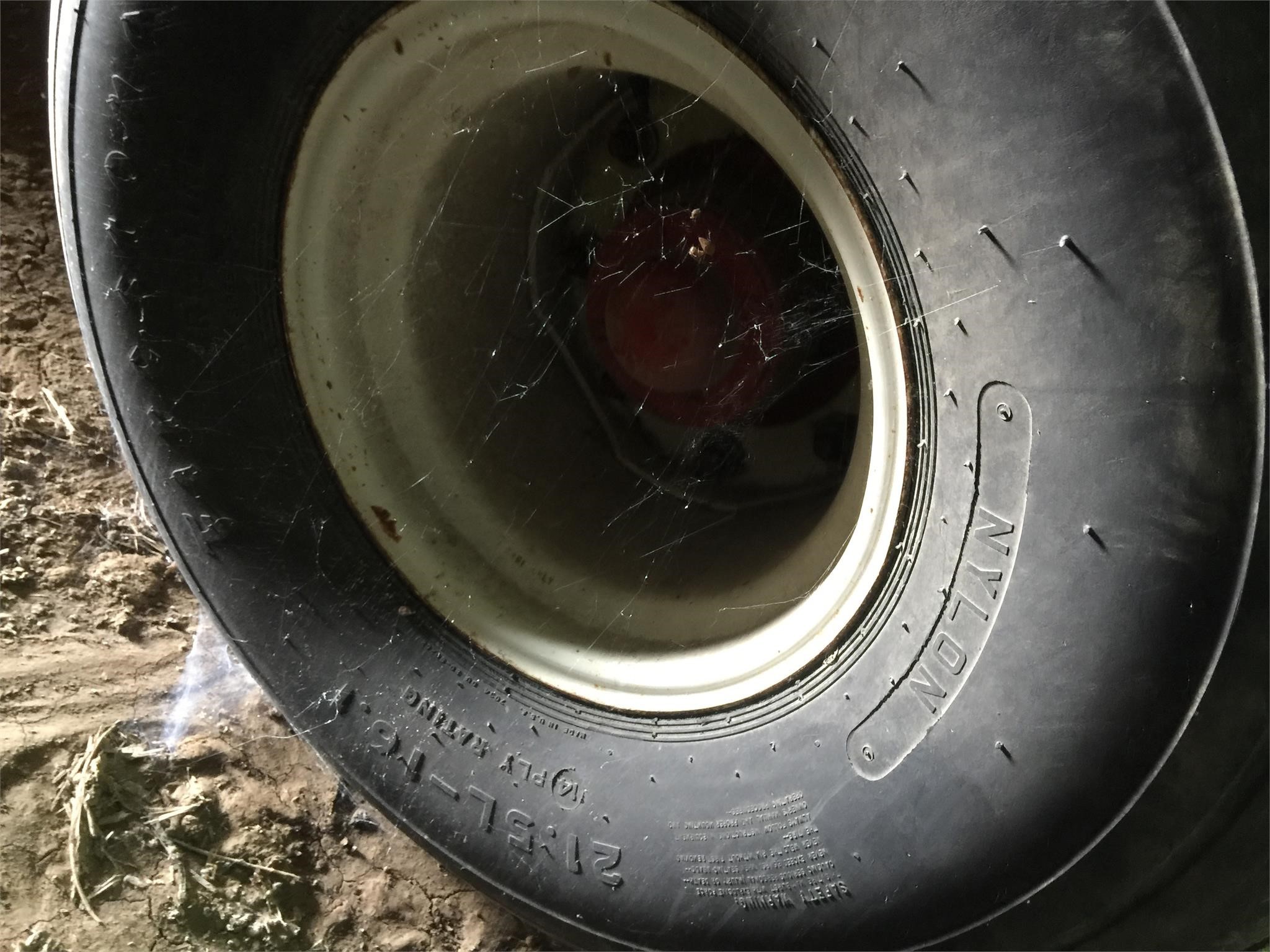  Firestone 21.5L16.1 Wheels / Tires / Track