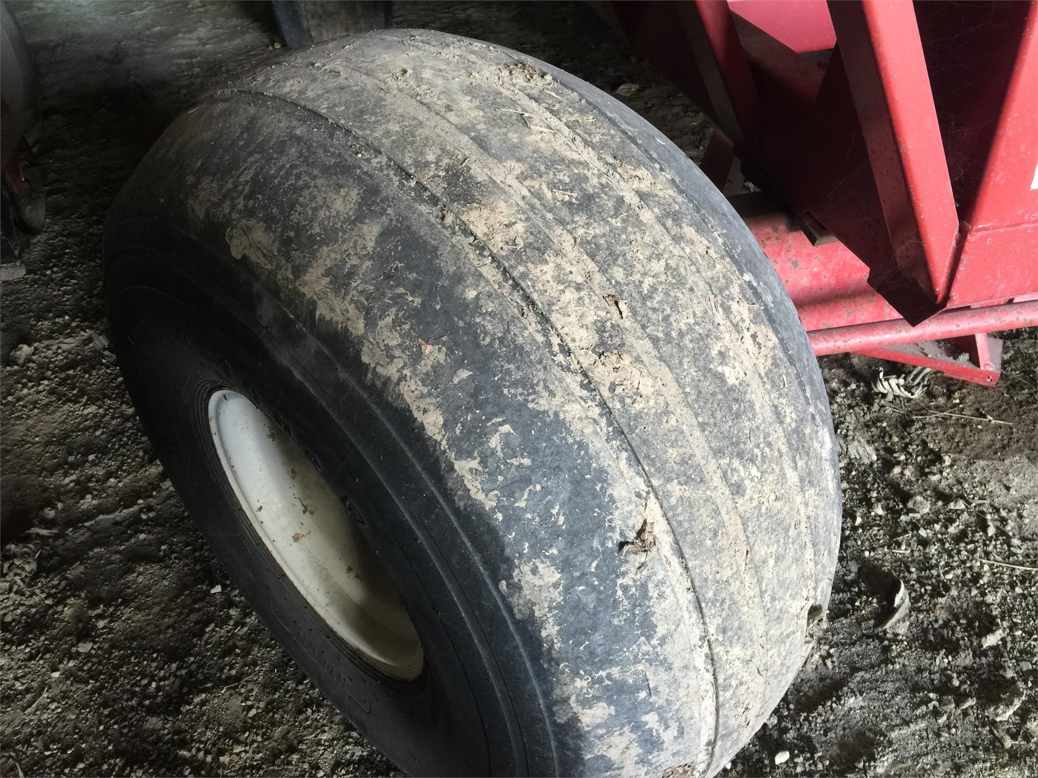  Firestone 21.5L16.1 Wheels / Tires / Track