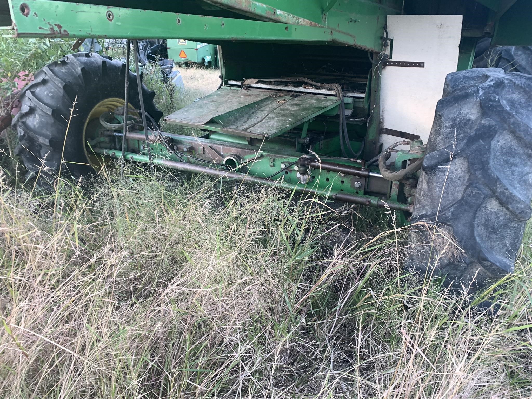 1989 John Deere 9500 Combine