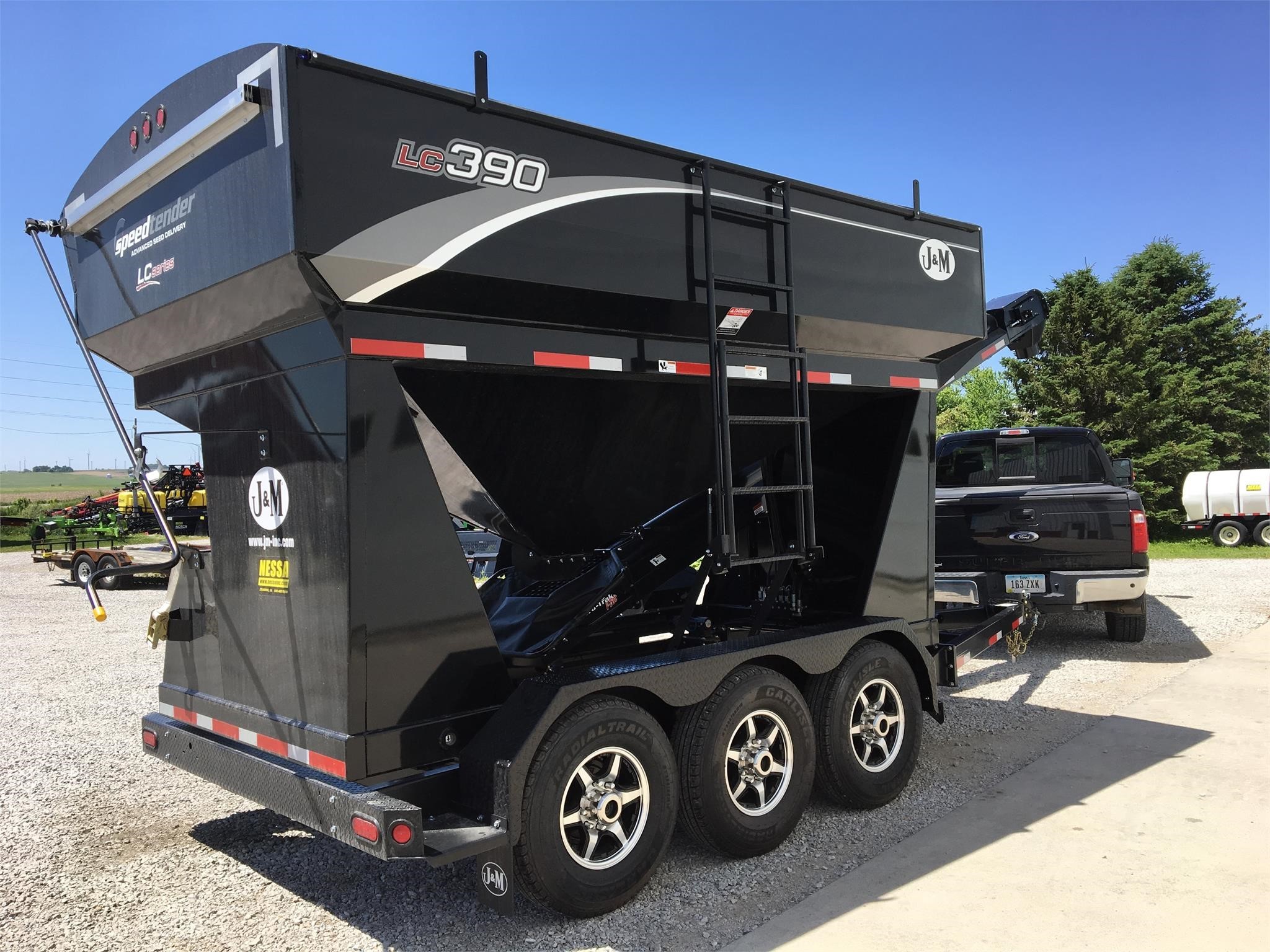2024 J&M LC390 Seed Tender
