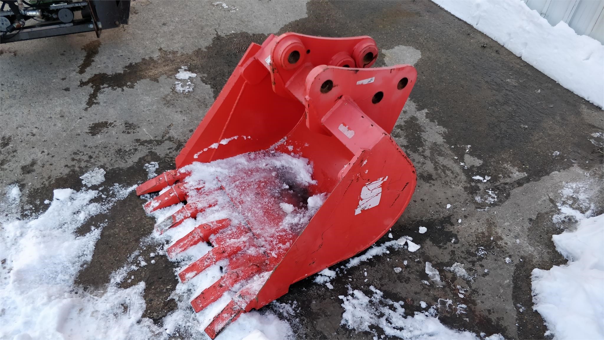  Kubota Digging Bucket Backhoe and Excavator Attachment