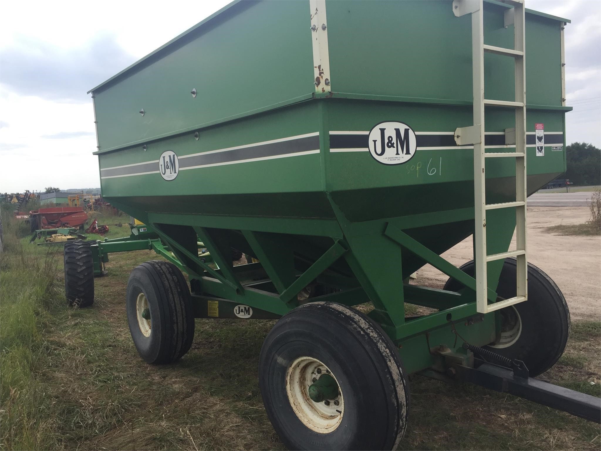 J&M 350SD Gravity Wagon 4,200 Machinery Pete