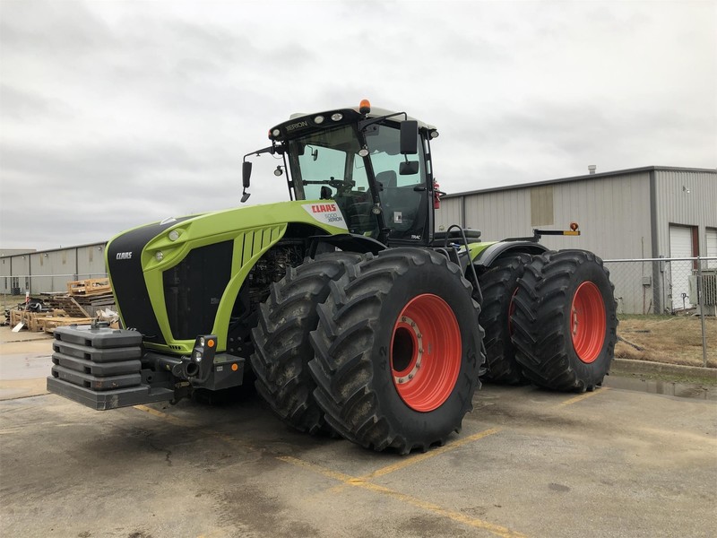 2017 Claas XERION 5000 Tractor 